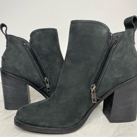 UGG Pixley Black Heeled Bootie 9 - Picture 6 of 13